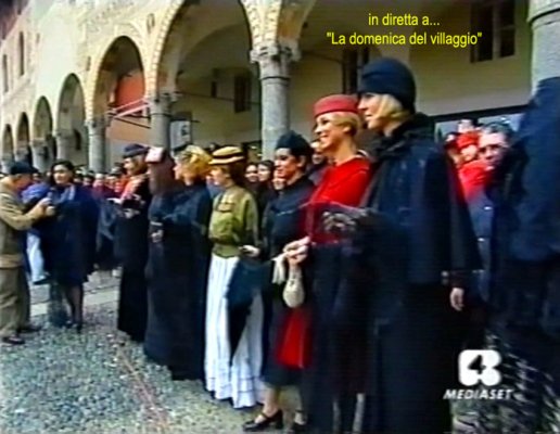 la domenica del villaggio con davide Mengacci - "La camelia collezioni"