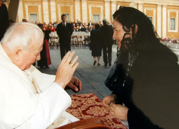 papa-giovanni-paolo-II-udienza-la-camelia-collezioni