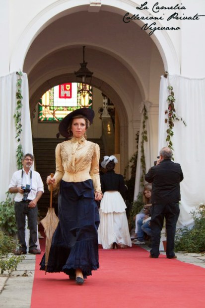 abiti antichi indossati - "La Camelia Collezioni"