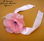 fiori di stoffa decorativi per abiti e cappelli – “La Camelia Collezioni”
