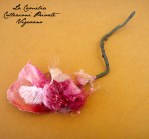 fiori di stoffa decorativi per abiti e cappelli – “La Camelia Collezioni”