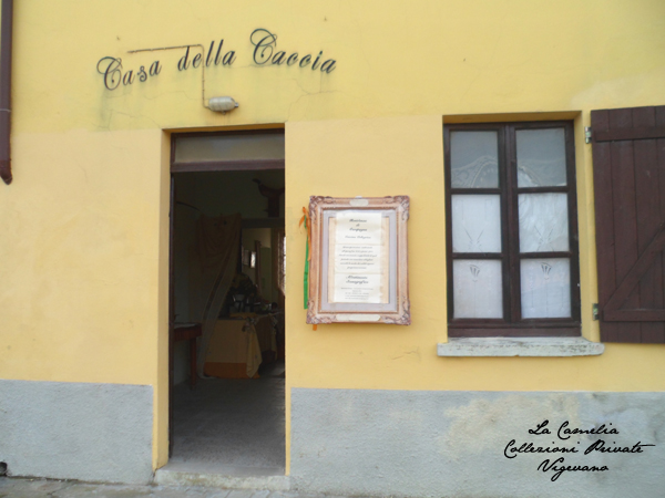 casa della caccia - "La Camelia Collezioni"