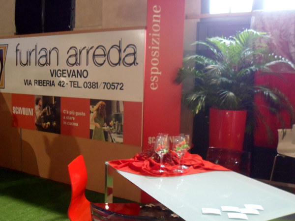 allestimento con tende in tulle -la camelia collezioni