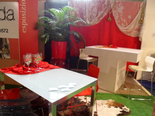 allestimento con tende in tulle -la camelia collezioni