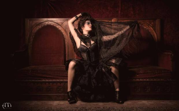 corpino e pizzo nero con frange