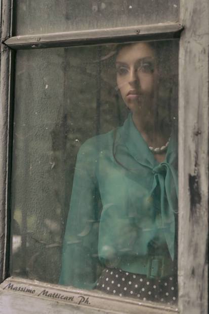 gonna nera con pois bianchi e camici verde con fiocco - la camelia collezioni