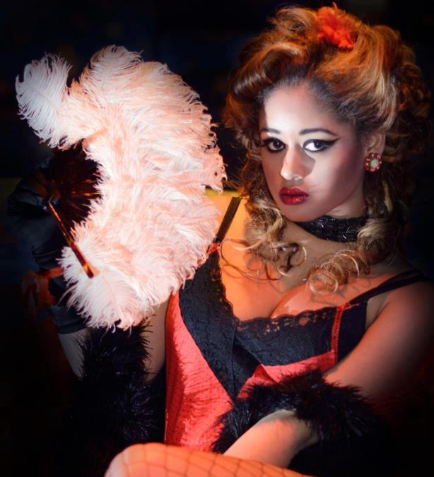 ventaglio-in-piume-di-struzzo-bianche-la-camelia-collezioni