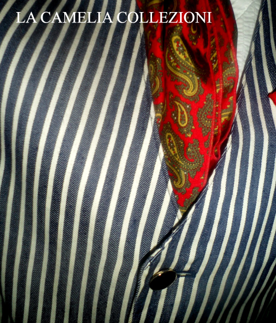 giacca da uomo a righe bianca e blu con bottoni oro - giacca moschino - la camelia collezioni