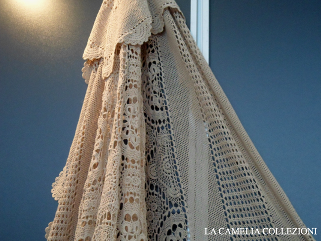 copriletto uncinetto 02 - copriletto uncinetto color tortora - la camelia collezioni