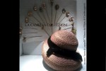 cappelli – cappello paglia rosa antico tipo calotta – esposizione al Museo del Bijou di Casalmaggiore – la camelia&nbsp;collezioni