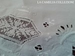 Tovaglietta da the ricamo microfilet e imbottito-  – la camelia&nbsp;collezioni