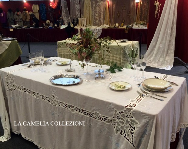 tavole allestite -parco esposizioni novegro - fiera brocantage - allestimento area tematica tavole 2015 - la camelia collezioni