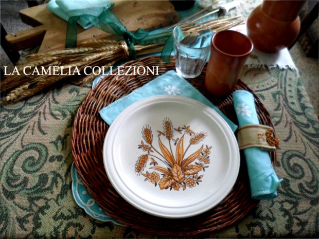 allestimento tavola rustica - tavola di campagna - particolare con sottopiatto - la camelia collezioni