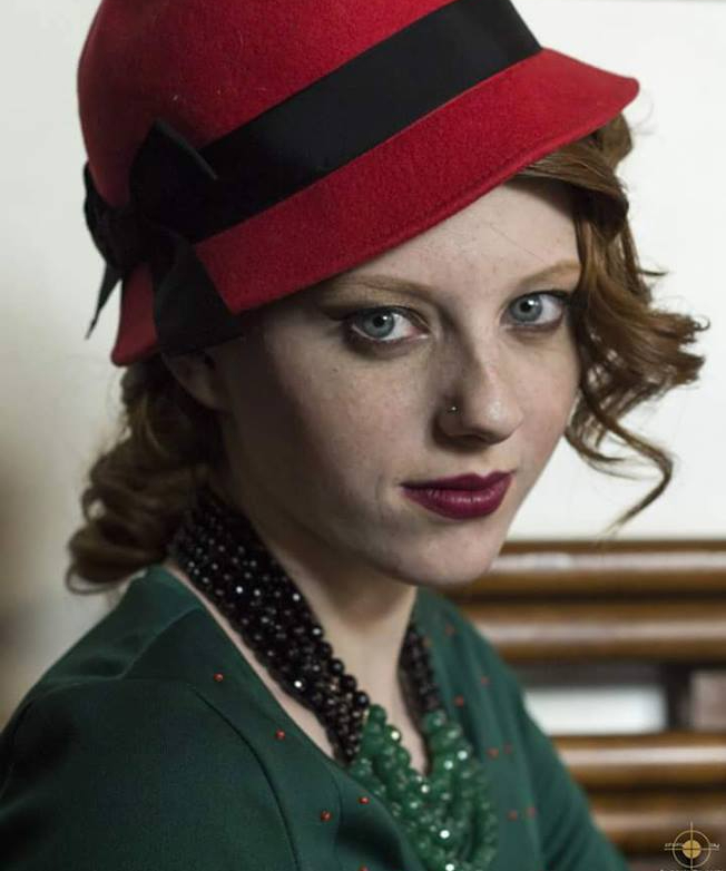 cloche cappello in panno rosso - la camelia collezioni