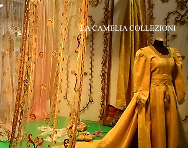 tende in tulle con ricamo velluto applicato - vestiti stile 700 - hobby show 2015 - la camelia collezioni