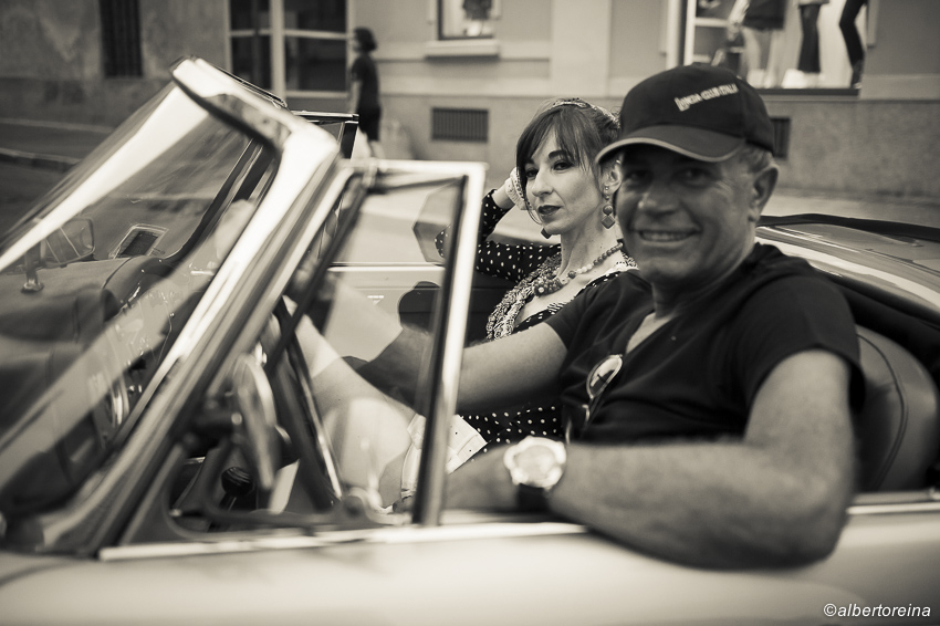 LANCIA AURELIA B24 DEL 1955- vestiti e accessori per sfilate con auto e moto d'epoca - la camelia collezioni