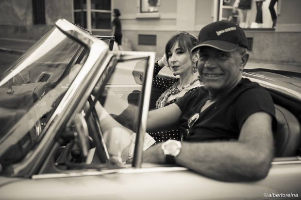 LANCIA AURELIA B24 DEL 1955- vestiti e accessori per sfilate con auto e moto d'epoca - la camelia collezioni