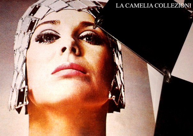 moda futuristica - paco rabanne - piastrine in metallo per abiti futuristici 2 - la camelia collezioni