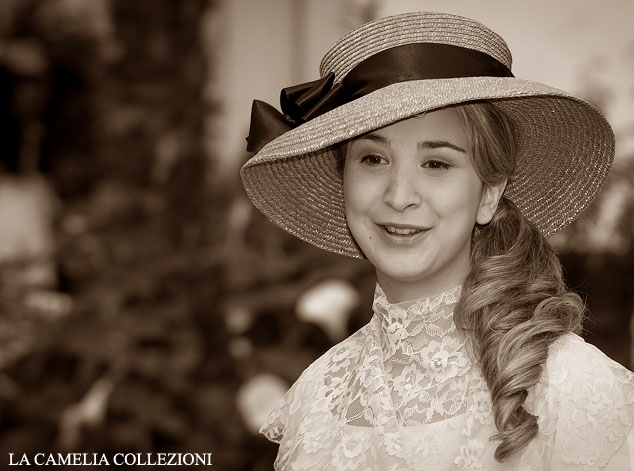 cappello paglia rosa e davantino in pizzo- cappelli belle epoque - la camelia collezioni