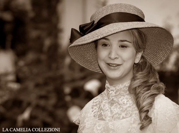 cappello paglia rosa e davantino in pizzo- cappelli belle epoque - la camelia collezioni