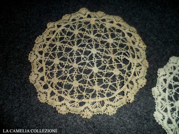 centrino ecrù ad ago - la camelia collezioni