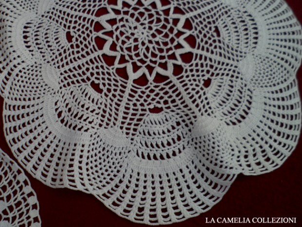 uncinetto 02- centrino uncinetto rotondo colore bianco - la camelia collezioni