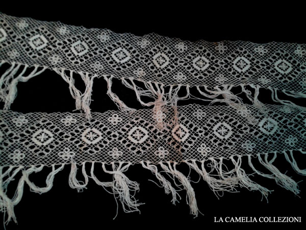 bordi-in-pizzo-con-frangia-per-asciugamani-o-tendine-la-camelia-collezioni
