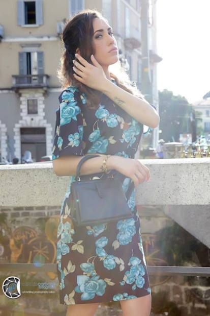 vestiti stampa a fiori - vestito anni 40 motivo floreale con accessori - la camelia collezioni