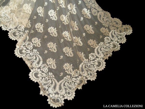 velo da sposa francese - blonda in filo di seta raro esempio metà 800 - la camelia collezioni