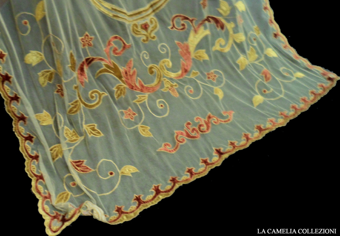 tende in tulle con dettagli in velluto - particolare in oro e arancio - 06 - la camelia collezioni