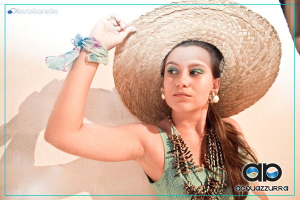 costumi da bagno d'epoca costume intero celeste con cappello di paglia e foulard -la camelia collezioni