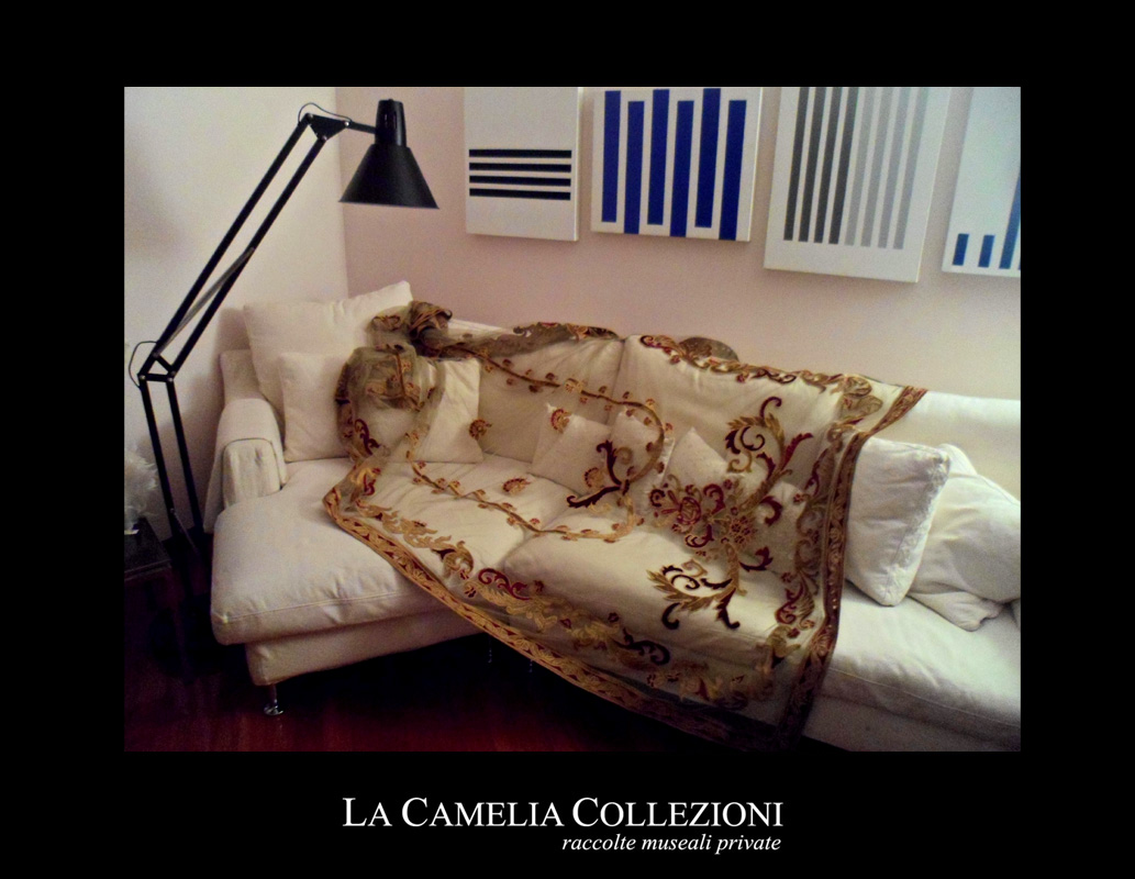 tende-in-tulle-con-applicazioni-velluto-pannello-velluto-oro-e-bordeaux-la-camelia-collezioni