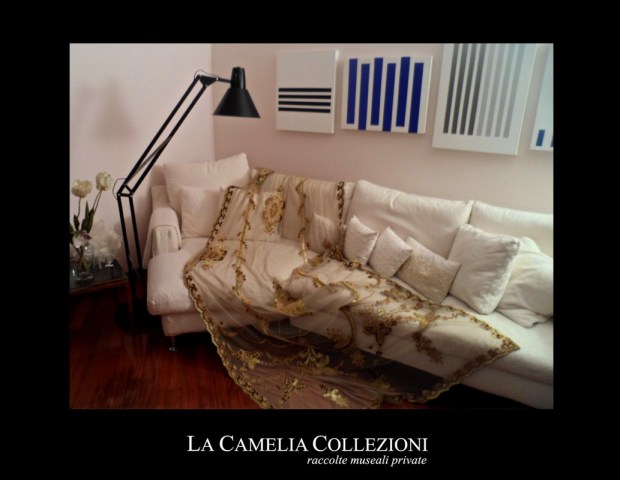 tende-in-tulle-con-applicazioni-velluto-pannello-velluto-oro-la-camelia-collezioni