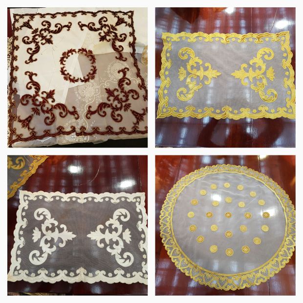 centrotavola-sottolampada-e-strisce-in-tulle-con-applicazioni-in-velluto-la-camelia-collezioni