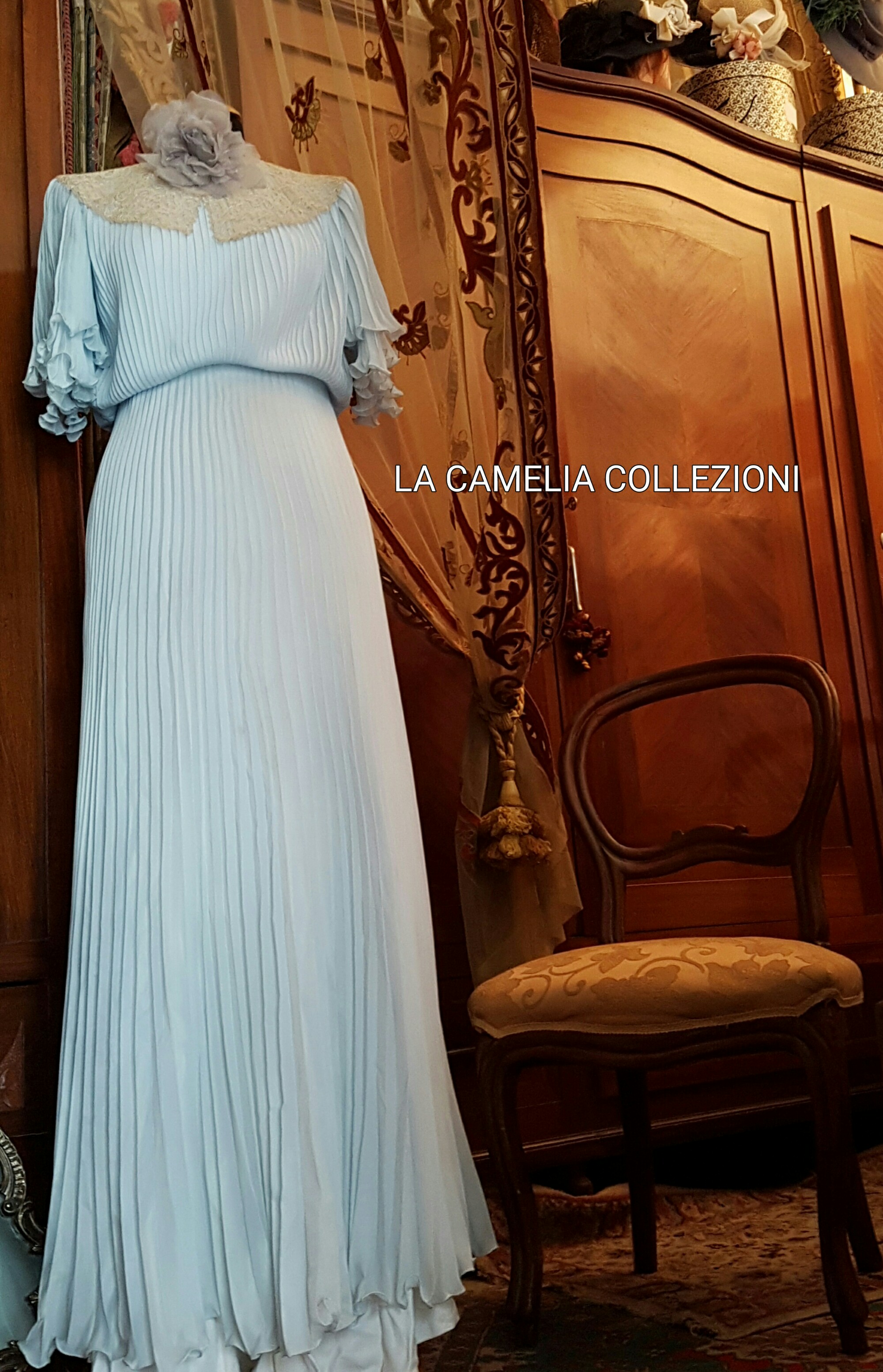 Vestito anni 40 in seta colore azzurro.jpg