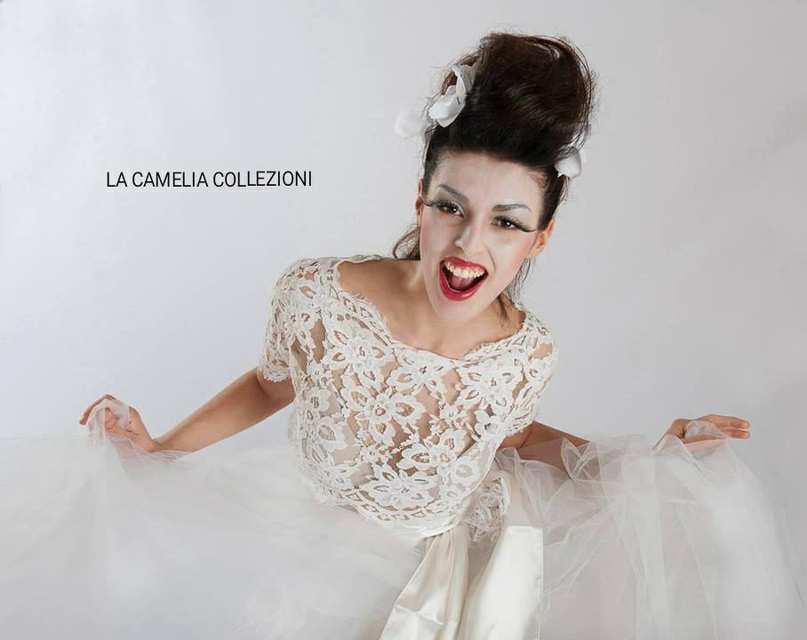 vestiti con tulle - blusa fine 800 in pizzo con gonna tulle bianca a 10 strati - la camelia collezioni