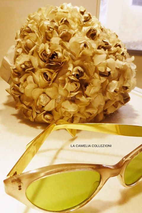 acconciature anni 50 60 con occhiale da sole - la camelia collezioni