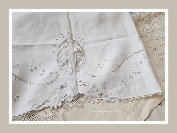 mantovana singola secolo 800 ricamo intaglio - la camelia collezioni