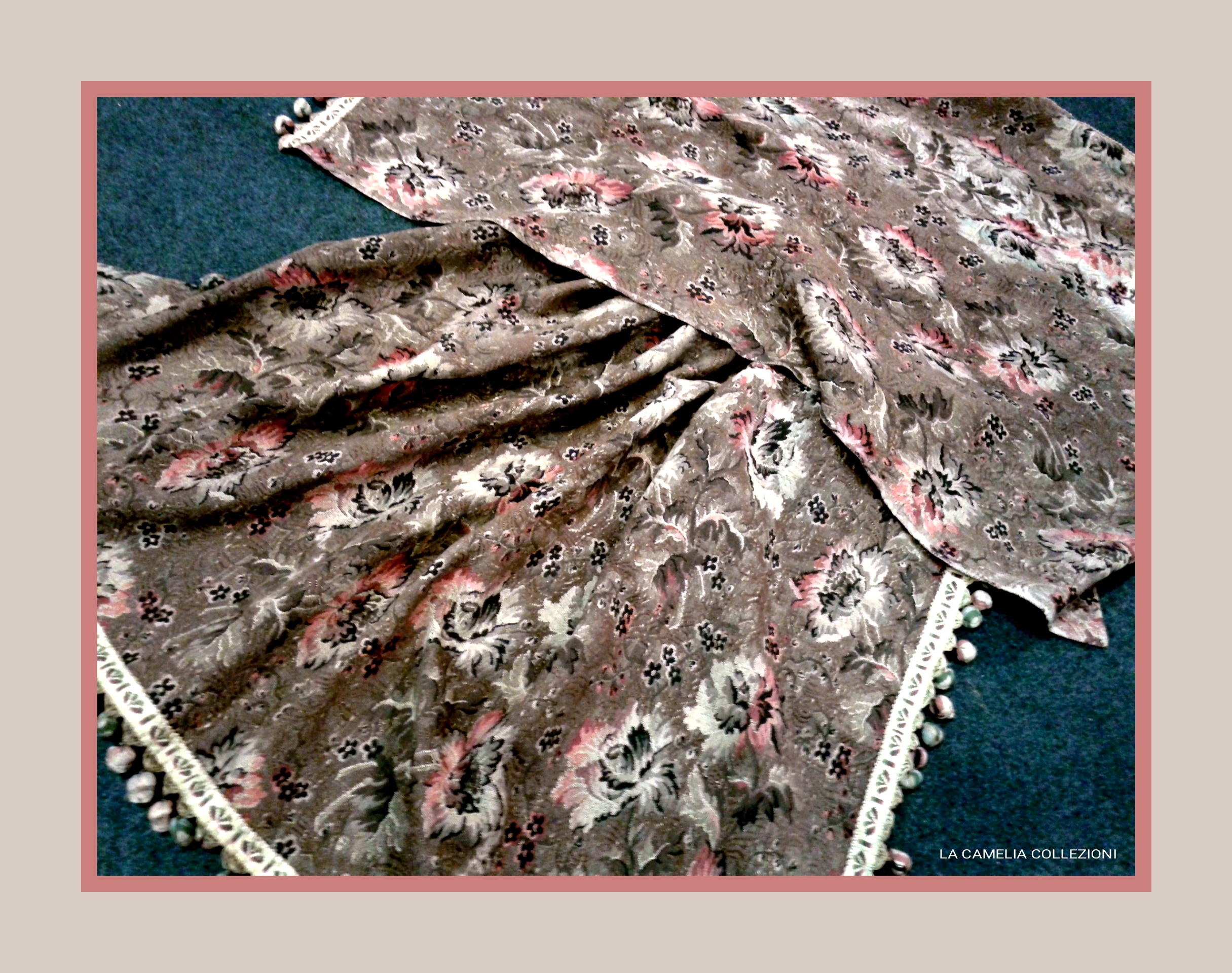 Tessuto antico color talpa fiorato - la camelia collezioni