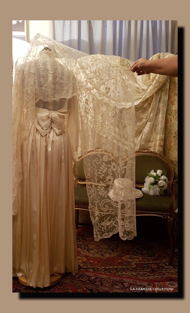 Veli da sposa in pizzo francese ecru-la camelia