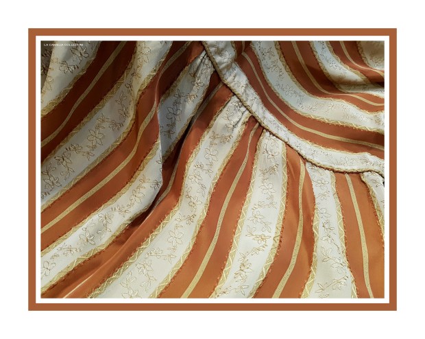 Copriletti autentici d'epoca ♧ collezione ♧ Per set decorator / residenze o dimore d'epoca Copriletto secolo 900 in seta colore beige con fiori / ramages effetto chiaro scuro rifinito con passamaneria Ottimo stato di conservazione Info: lacameliacollezioni@yahoo.it