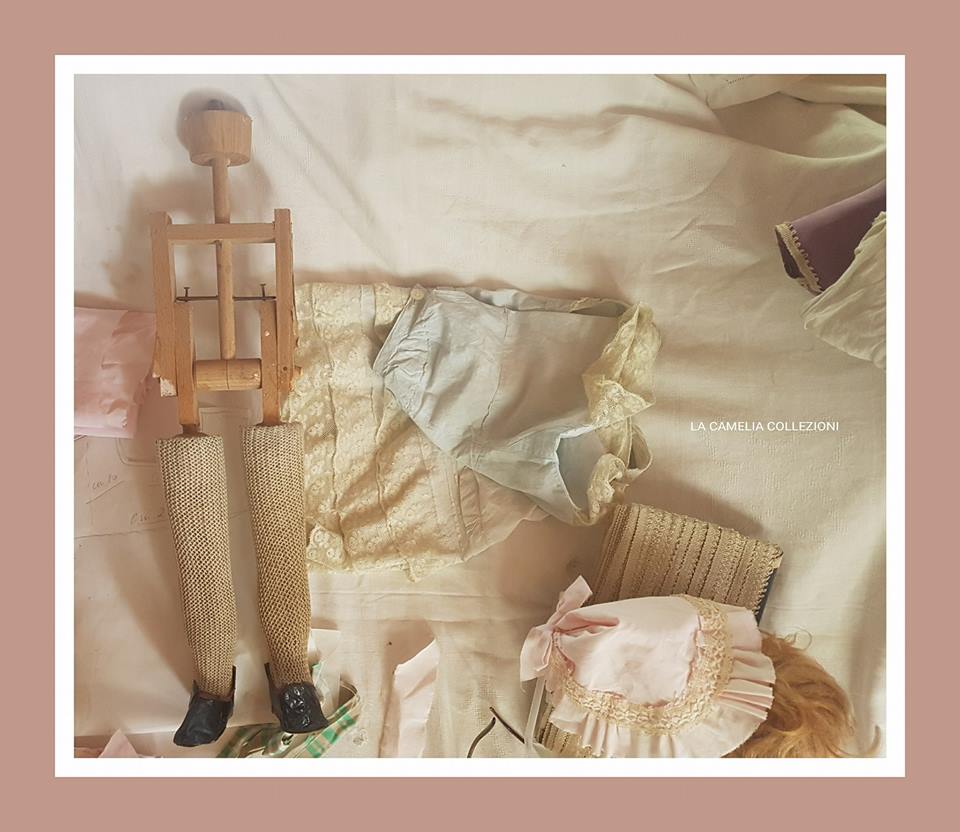 restauro bambole - sistemazione meccanismo interno - la camelia colllezioni
