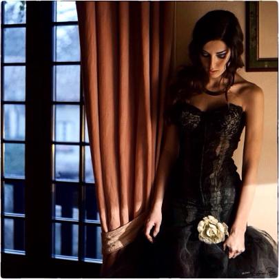 vestito con tulle - vestito con pizzo e tulle - corpetto modellante nero con tulle - la camelia collezioni