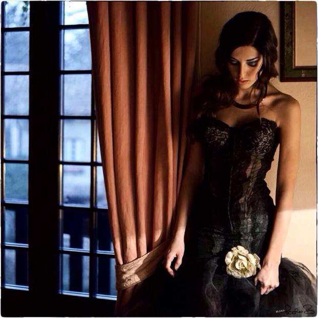 vestito con tulle - vestito con pizzo e tulle - corpetto modellante nero con tulle - la camelia collezioni