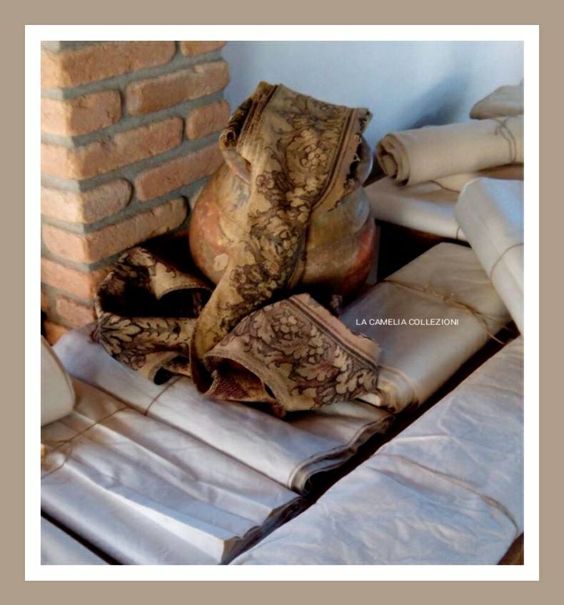 tessuti e bordure antiche e d'epoca per arredo ville - casali - la camelia collezioni